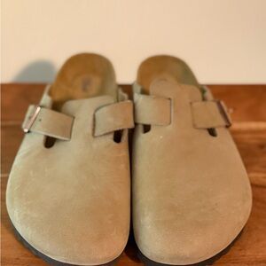 New/ Never Worn Birkenstock Boston Soft bed Clogs